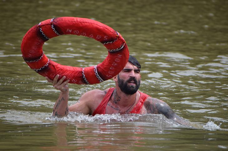 Το σημερινό αγώνισμα ονομάζεται «RIVER SURF BOAT»