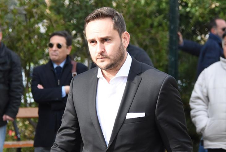 Κηδεία Βασίλη Μπεσκένη: Ράγισαν καρδιές Κηδεία Βασίλη Μπεσκένη: Ράγισαν καρδιές