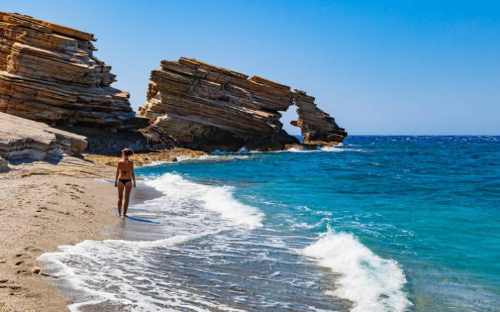 Η παραλία της Τριόπετρας