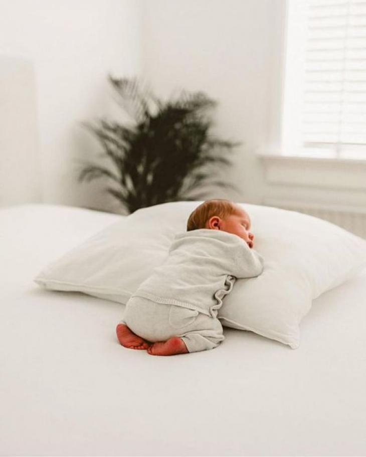 Ποτέ κοιμάται το μωρό με μαξιλάρι