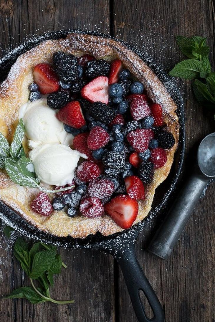 Dutch baby pancake 