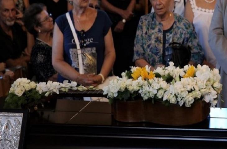 Ρίγη συγκίνησης στην κηδεία της Αρλέτας 