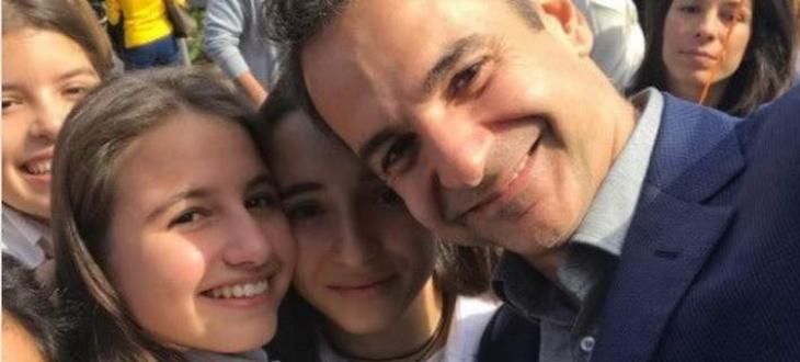Κυριάκος Μητσοτάκης: Selfie με την κόρη του Δάφνη