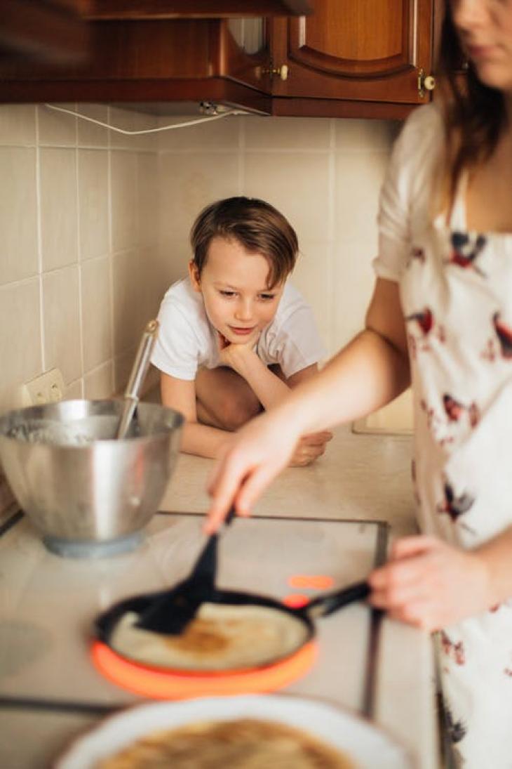 Μλενουμε σπίτι: Μαγειρεύουμε με τα παιδιά 