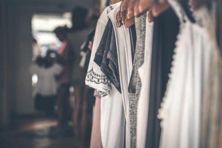 Πού μπορείς να πουλήσεις online τα ρούχα που δε χρειάζεσαι;