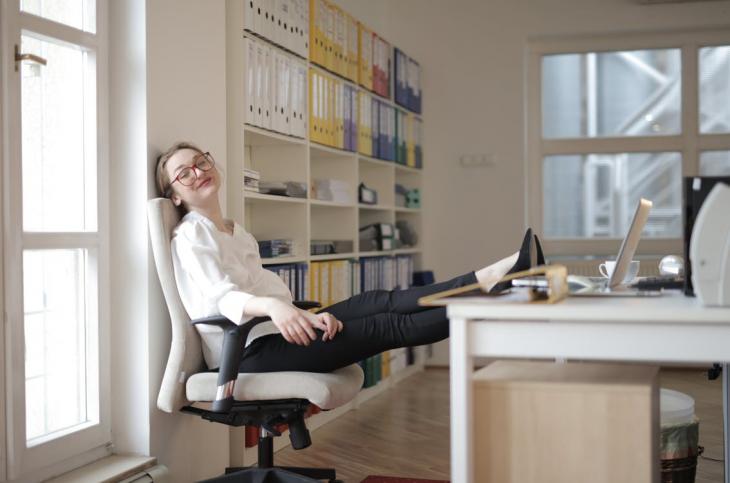 Καρέκλα γραφείου: Πόσο επηρεάζει την υγεία μας;