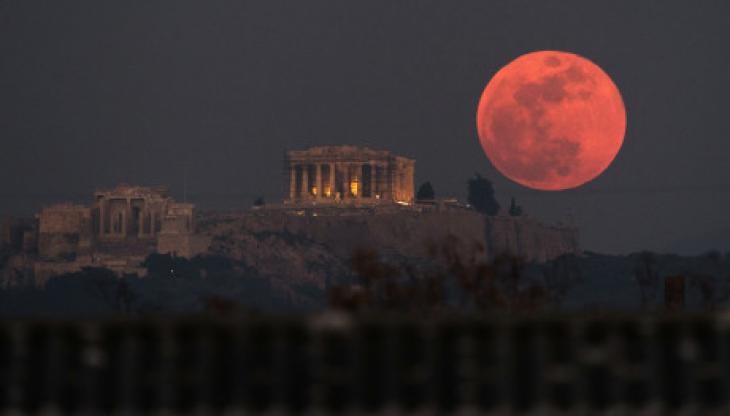 Η πανσέληνος της φράουλας