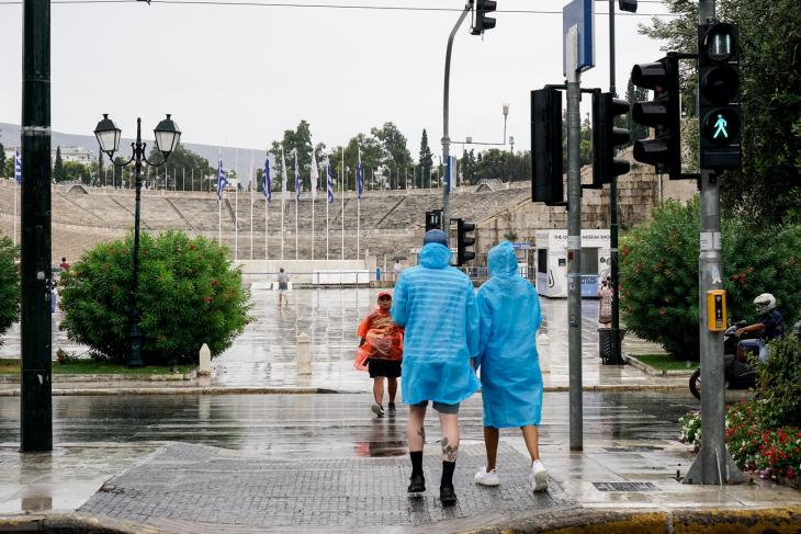 Σφοδρή καταιγίδα στο κέντρο της Αθήνας 