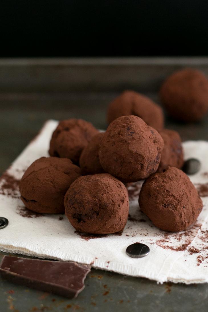 Темный шоколад трюфель. Шоколад Truffles. Трюфель Truffle. Dark Chocolate Truffle шоколад. Трюфель сладость.