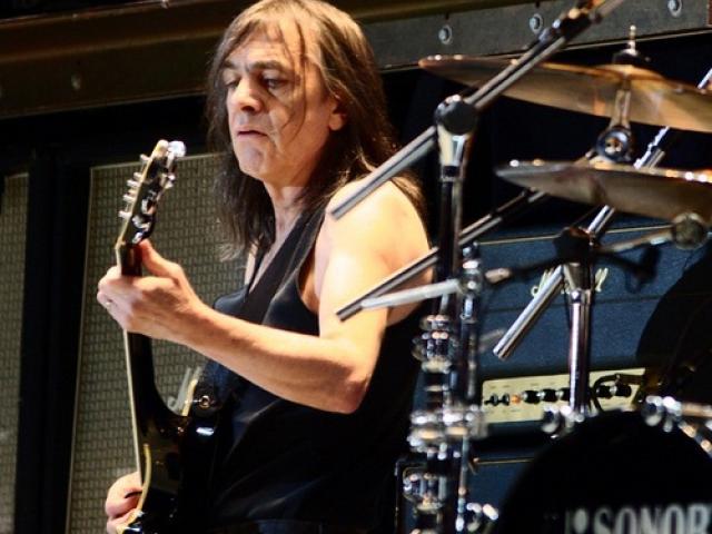 Malcom Young: Πέθανε ο θρυίκό κιθαρίστας των AC/DC 