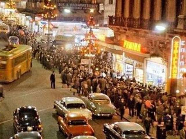 Χριστούγεννα στην Αθήνα την εποχή του 60's