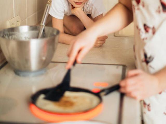 Μλενουμε σπίτι: Μαγειρεύουμε με τα παιδιά 