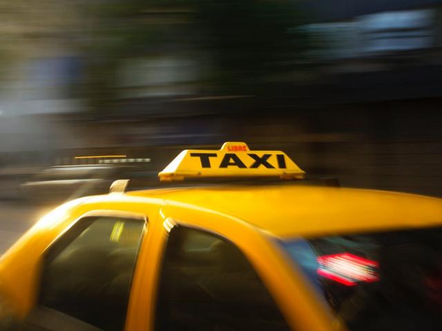 Πόσα άτομα επιτρέπονται σε ΙΧ και ταξί;