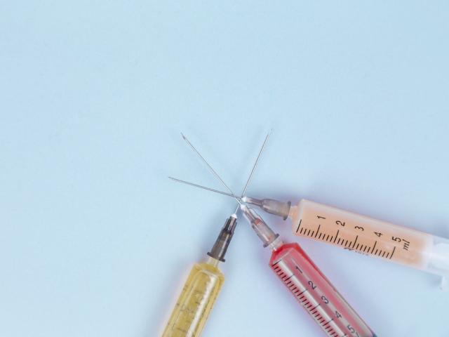Συνδυασμός δύο εμβολίων κατά του κορονοϊού 